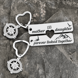 Compass Heart Couple Keychains - Hiking - To My Mum - You Are There To Guide Me - Augkdq19003 - Gifts Holder