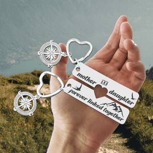 Compass Heart Couple Keychains - Hiking - To My Mum - You Are There To Guide Me - Augkdq19003 - Gifts Holder